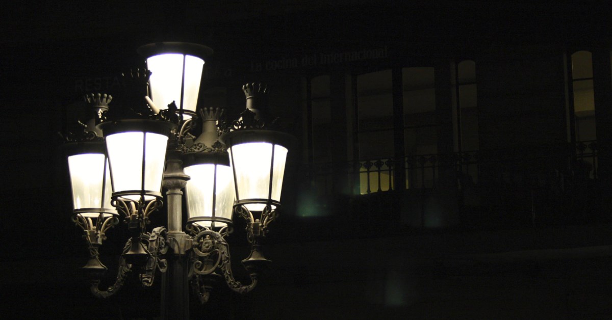 Outdoor gaslight, Pixabay, Avi Agarwal
